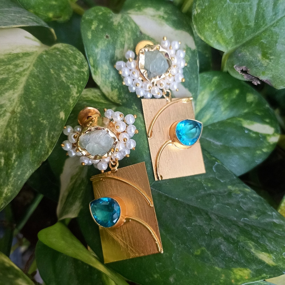 Very beautiful handmade gold plated stone studded drop earrings - Picture 9 of 9